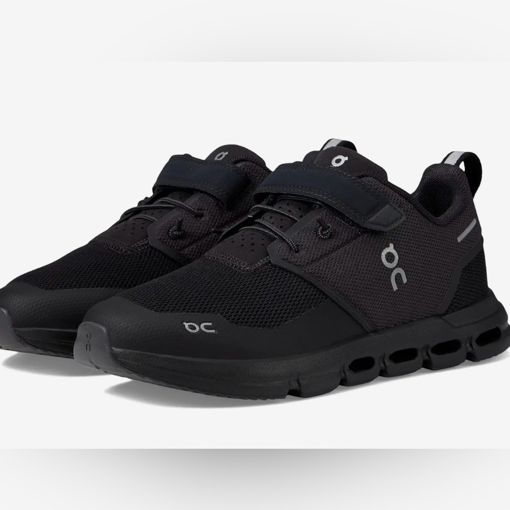 On kids, cloud play shoes, US size 2, gently worn
